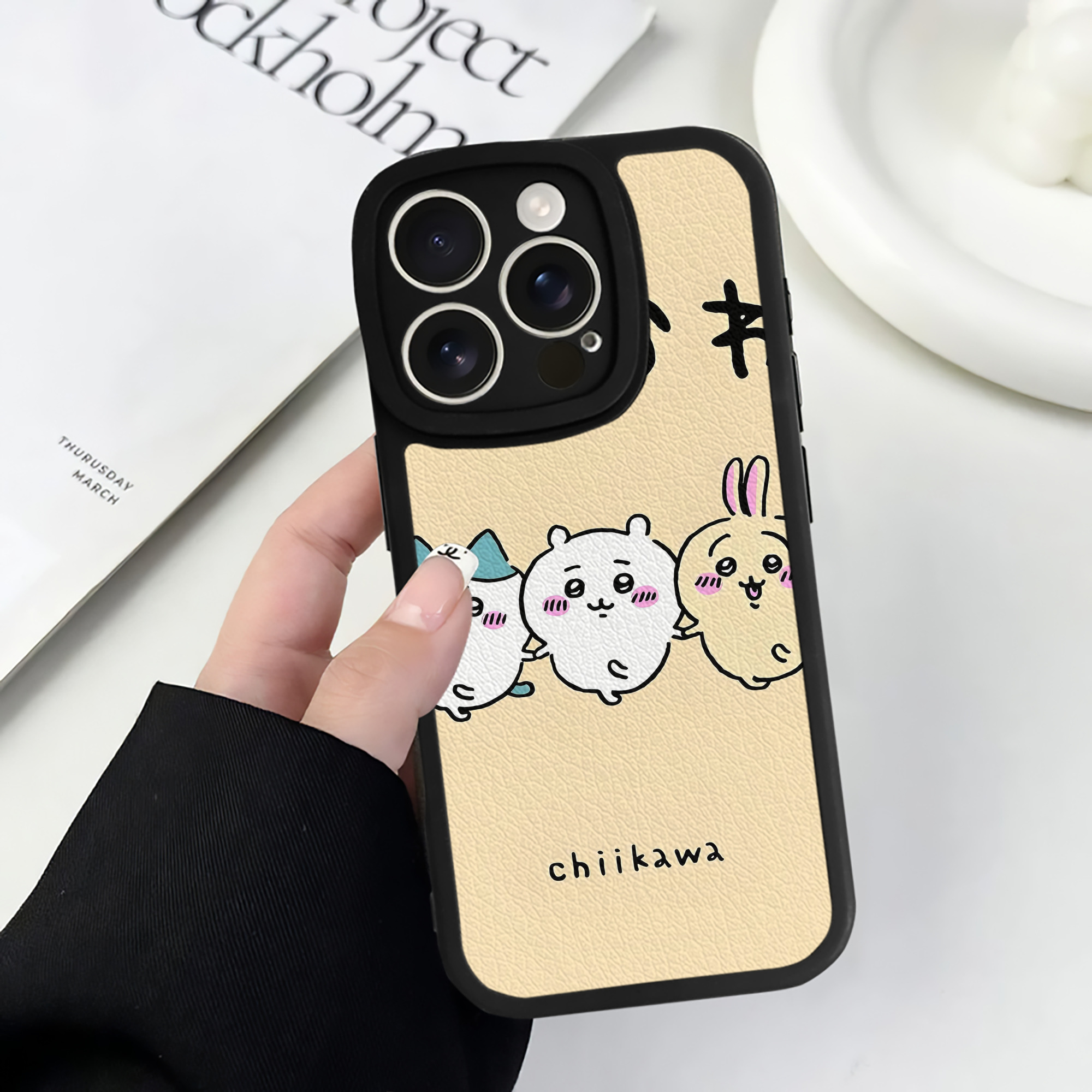 （画像用） ちいかわ Chii-kawa 【iPhone 16シリーズ対応】シリコンスマホケース（レザー調） 材質：シリコン